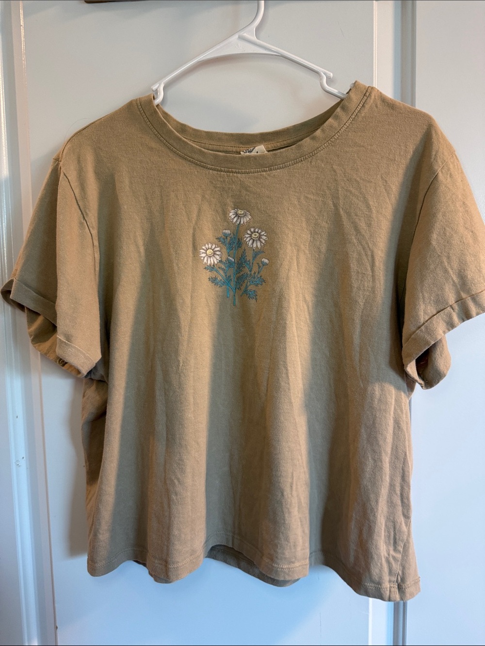 🥳 5 for $25 BUNDLE Daisy Cropped Short Sleeve Tee - Tan